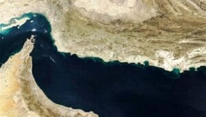 تصعيد جديد في مضيق هرمز بعد استمرار الضغط الأمريكي على إيران: إيران أعادت تشديد سيطرتها وأطلقت النار على سفن