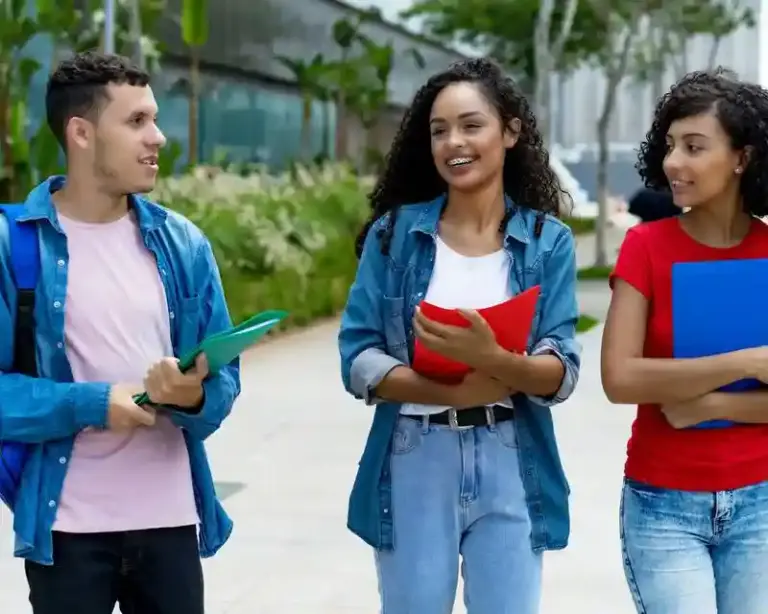 التحويل من الكلية المجتمعية إلى الجامعة في أمريكا: متى تبدأ وما المواد التي يجب أن تنتبه لها؟