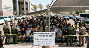 أريزونا توجه اتهامات إلى 171 شخصاً في قضايا جنائية مرتبطة بالهجرة هذا الأسبوع